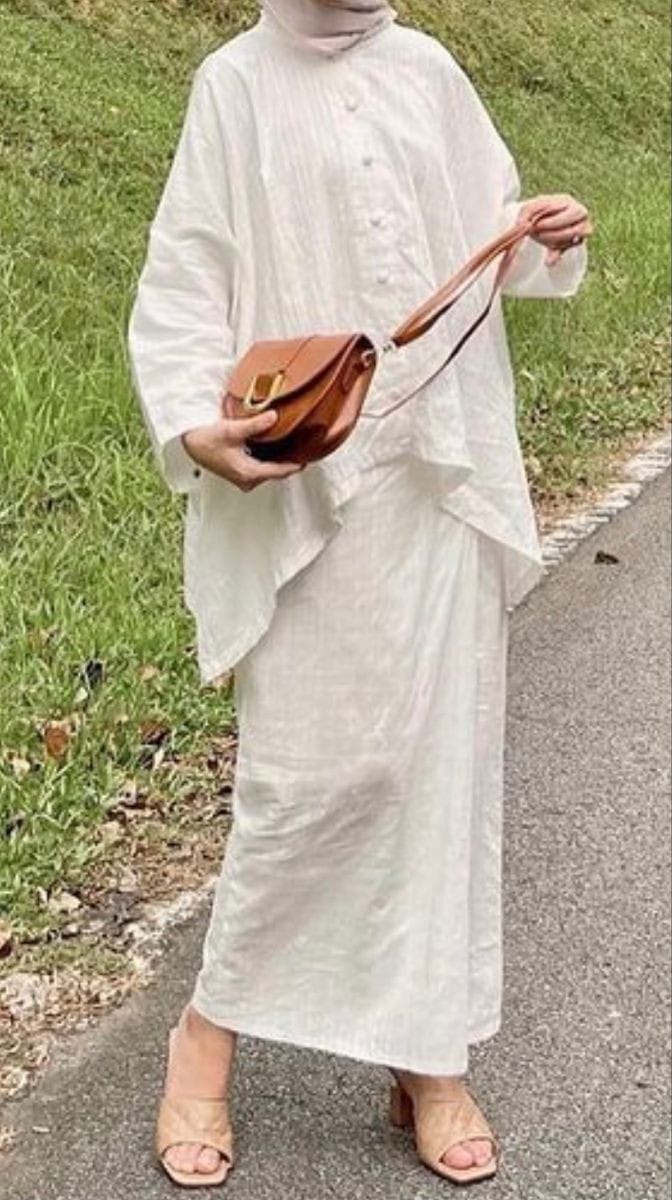 sicki_l's tweet photo. Guyss bantuinn nama bajunya apa ya. Ini buat outfit lebaran. Bantuin pleaseee https://t.co/wkwaTaUh4S
