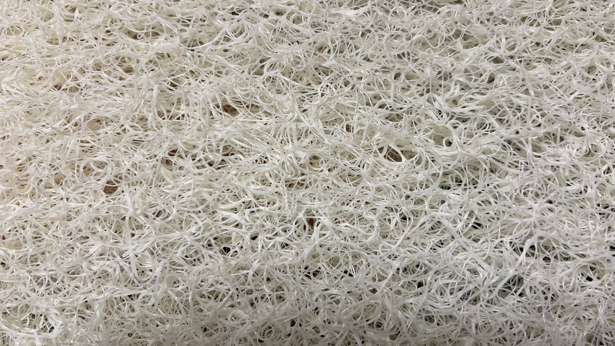 俺の枕これなんだけど、毛取ってたら茶色のとか金色のか、いつのだ的な毛がいっぱい