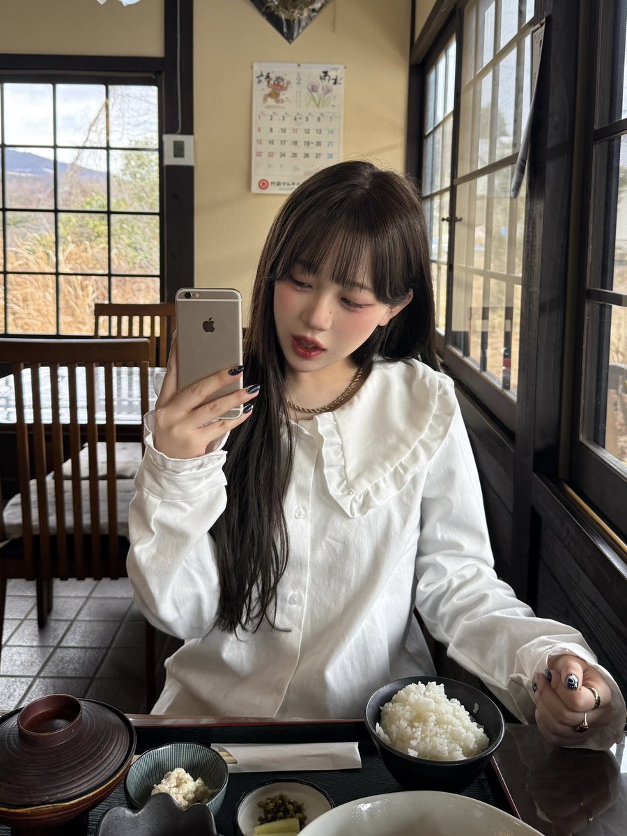 びすこ tweet media
