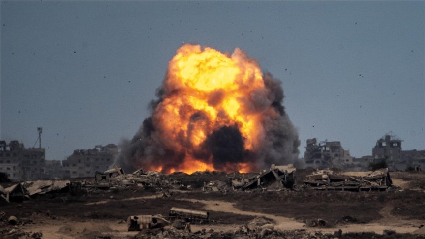İsrail ordusu ateşkese rağmen Gazze’nin çeşitli bölgelerine hava ve topçu saldırıları düzenledi

📌 Ateşkesin yürürlüğe girdiği 10 Ekim 2025’ten bu yana İsrail’in gerçekleştirdiği yüzlerce ihlalde 612 Filistinli hayatını kaybetti, 1640 kişi yaralandı