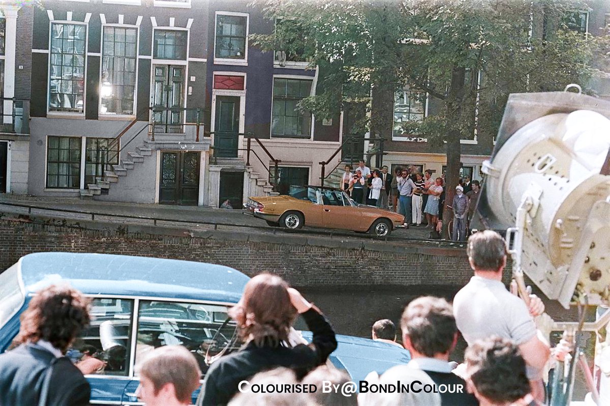 BondinColour's tweet image. 1971 and Bond is parked outside Tiffany Case’s home at Reguliersgracht in Amsterdam, in of course Diamonds are Forever. Hope he doesn’t realise there’s a crowd outside. (I used to pass by here, never saw a Triumph parked outside)
#jamesbond #diamondsareforever   #colourised