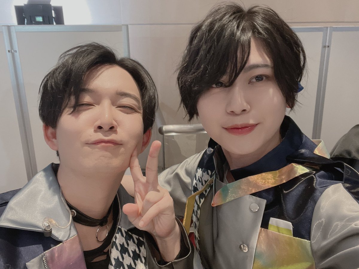 『おもてなしライブ -Sparkle-』全3公演。
ご来場いただいた皆さまありがとうございます。
エイトリへの皆さんの想いを本当に強く感じられる2日間でした✈️

ペンライトもうちわも声援も全部全部、潮にもしっかり届いてました！！
最強で最高の二日間だったな、潮！！！

#エイトリ
#おもライ