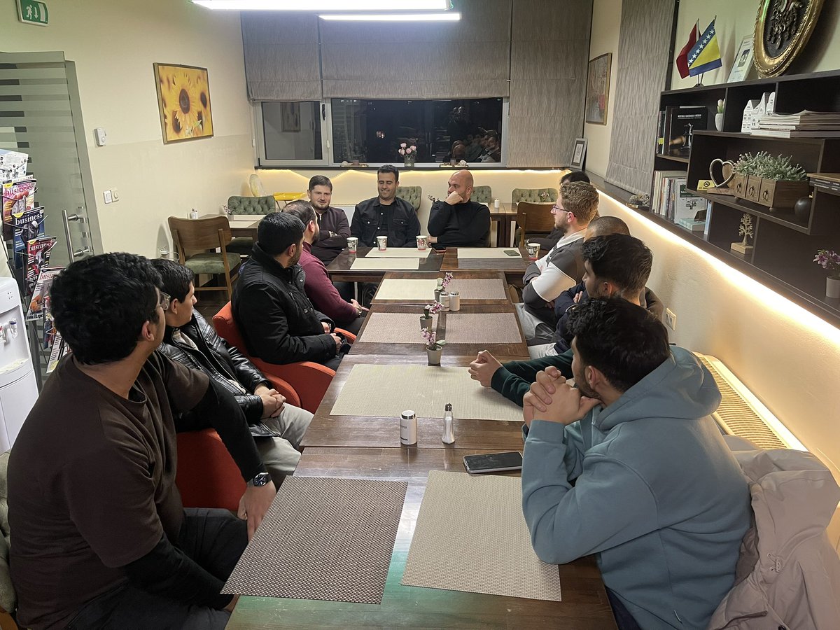 Ara dönem planlama toplantımızın son akşamında,

Bursa Üniversite Komisyonu Mezunlarımızdan: Geçmiş dönem Genel Merkez üniversite başkanımız Sn. Musa Ahmet Kaya, IMG genel başkanı Sn. Ahmet Akif Çoban ve IYFO Katar temsilcisi Sn. Muhammed Talha Aşık ağabeylerimiz ziyarette