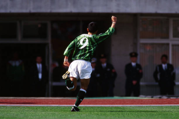 JujuCalbee's tweet photo. Ode à Nobuhiro Takeda :

- 300 matchs et 132 buts pour le Verdy Kawasaki de 86 à 95
- Joueur japonais de l'année 86 (à 19 ans)
- 4 fois dans le Best 11 de JSL/J.League (87, 90, 91, 94)
- 5 fois champion de JSL/J.League
- Champion d'Asie en 88
- 9 coupes
- 18 sélections pour 1 but https://t.co/UUJP8GMjgM