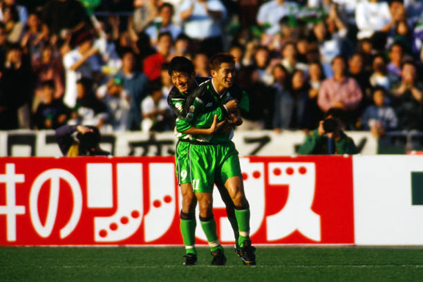 JujuCalbee's tweet photo. Et une bromance avec Kazu sur le front de l'attaque du Verdy Kawasaki pendant six saisons 🥰 https://t.co/VOkXEePPxq