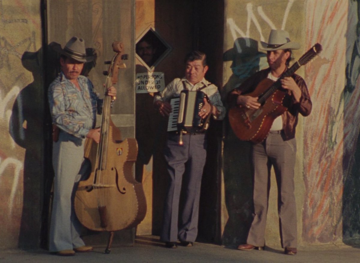 cacmrg's tweet image. Watched “Mur Murs” by agnes varda and i’m starting to think she was the best director who ever lived.