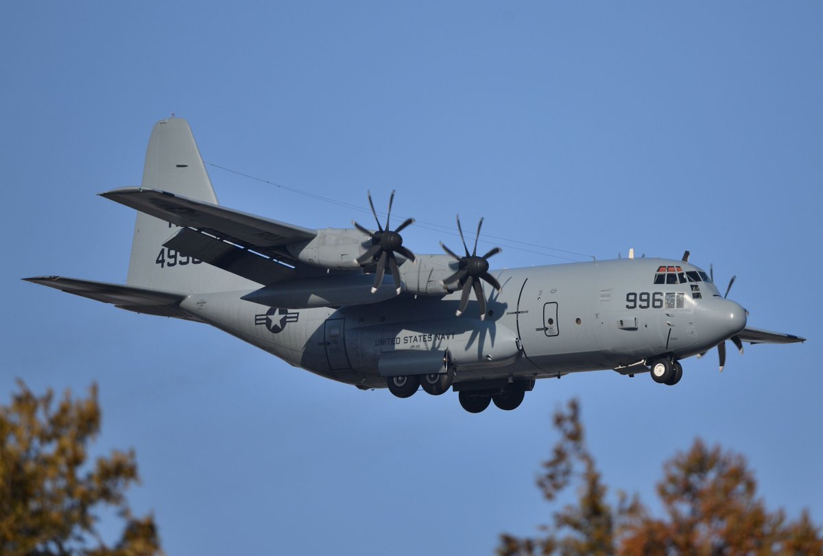 tomcat_alte's tweet image. 本日の厚木基地です。
気温が上がって暖かくなり南風、なので毎度の午後から出撃してきました😅

#厚木基地
#C130T
#P1