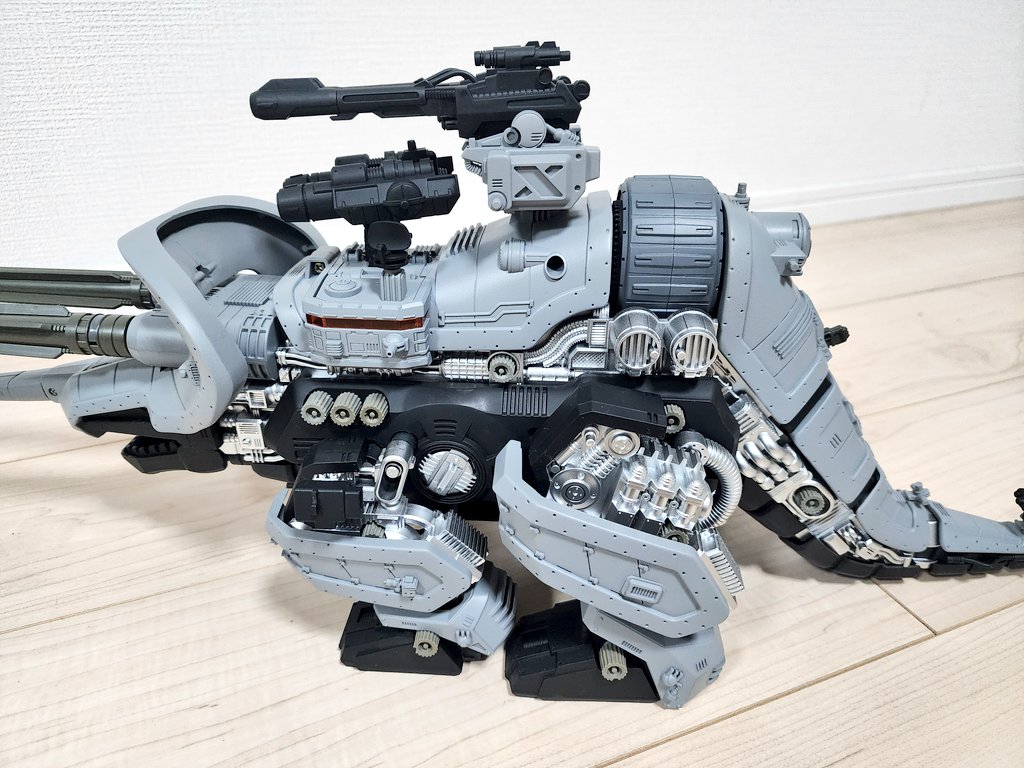 マッドサンダー塗装 細かい所は後日…！！ マグネーザーの色迷ってる