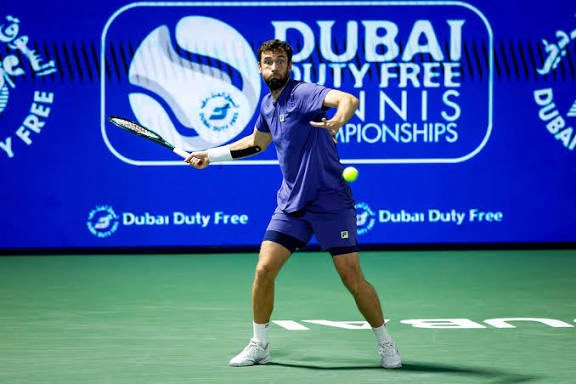 TennisFlashFr's tweet photo. Grosse victoire de Quentin Halys qui sort Alexander Shevchenko, (7-6 7-5) pour intégrer le tableau final à Dubaï ! 🇦🇪

Demi-finaliste l'an dernier, il jouait littéralement sa survie dans le Top 100 aujourd'hui.

#QuentinHalys #ATP #Top100 #Tennis https://t.co/lrceBK0ynK