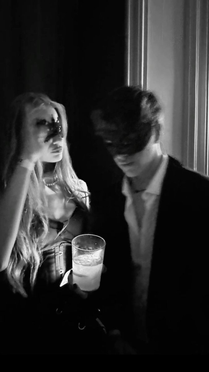 Umut Yıldızımız 700.00 Bin olmuş 🥹💛🧿
Wattpad'in kapanma dönemine denk gelmesine rağmen, onca uğraş ve emeğinin hakkını her zaman alacaksın demiştik sana her zaman da alman dileğiyle Petolim 🤍
#umutyıldızı #ilahipetekya