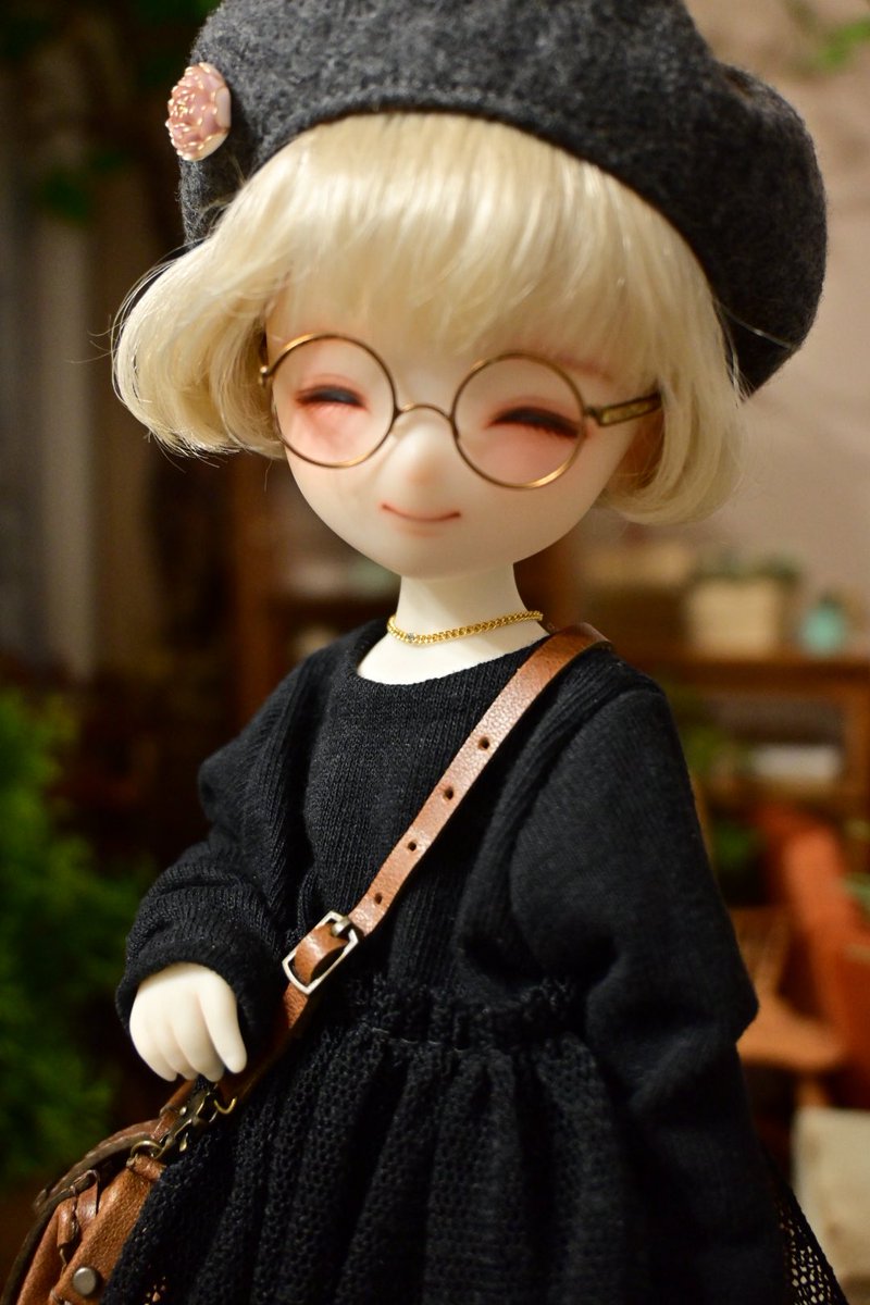 《ドールショウ77》③

お迎え頂きました方にはその場でお渡ししますので、会計がお済みになりましたら速やかに移動していただきますようご理解とご協力をお願い致します。

通路を塞いでのお客様同士の談話はこちらからお声がけすることがございますのでご了承ください。