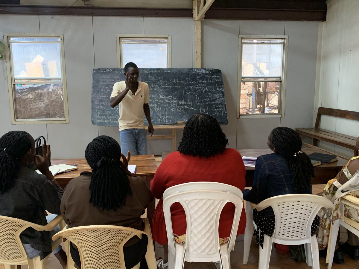 Master class Sign language initiative tweet media