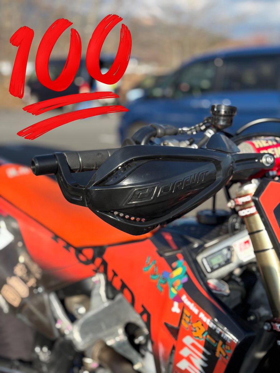 Weiss_P2's tweet image. 無数の転倒で遂に穴が空いたCIRCUITのハンドガード。軽くて耐久性があるのでリピート👏

#CIRCUIT
ec.uesaka.tokyo