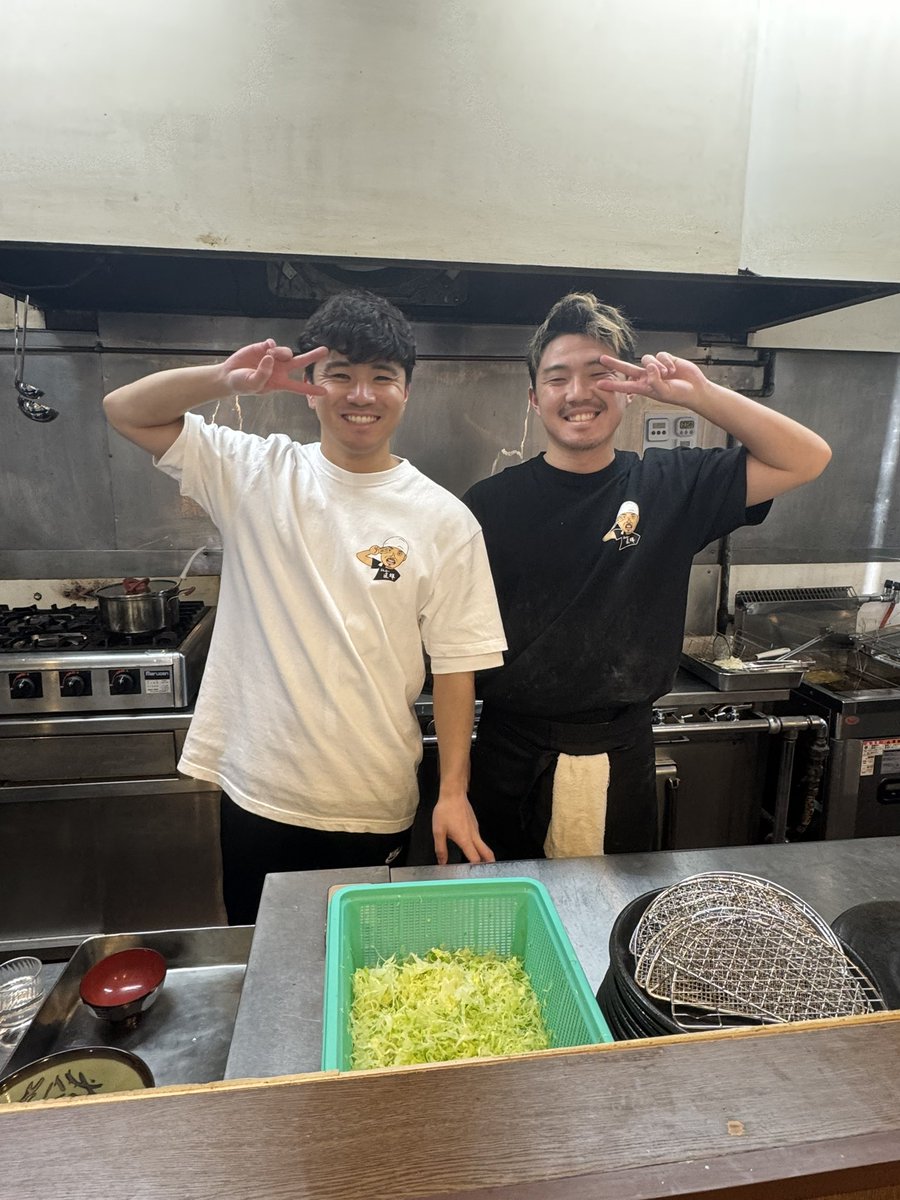 秋田にいたのはブラウブリッツ秋田に在籍してた数年間。
それでもセカンドキャリアの地に秋田を選んで永住する決断をした井上と沖野。
こんな嬉しいことはないよ😭
この2人を応援しない理由はないよ
井上が本気で修行して食で秋田を活気づけたいのが伝わりました
皆さま沖野と井上の応援お願いします🙇