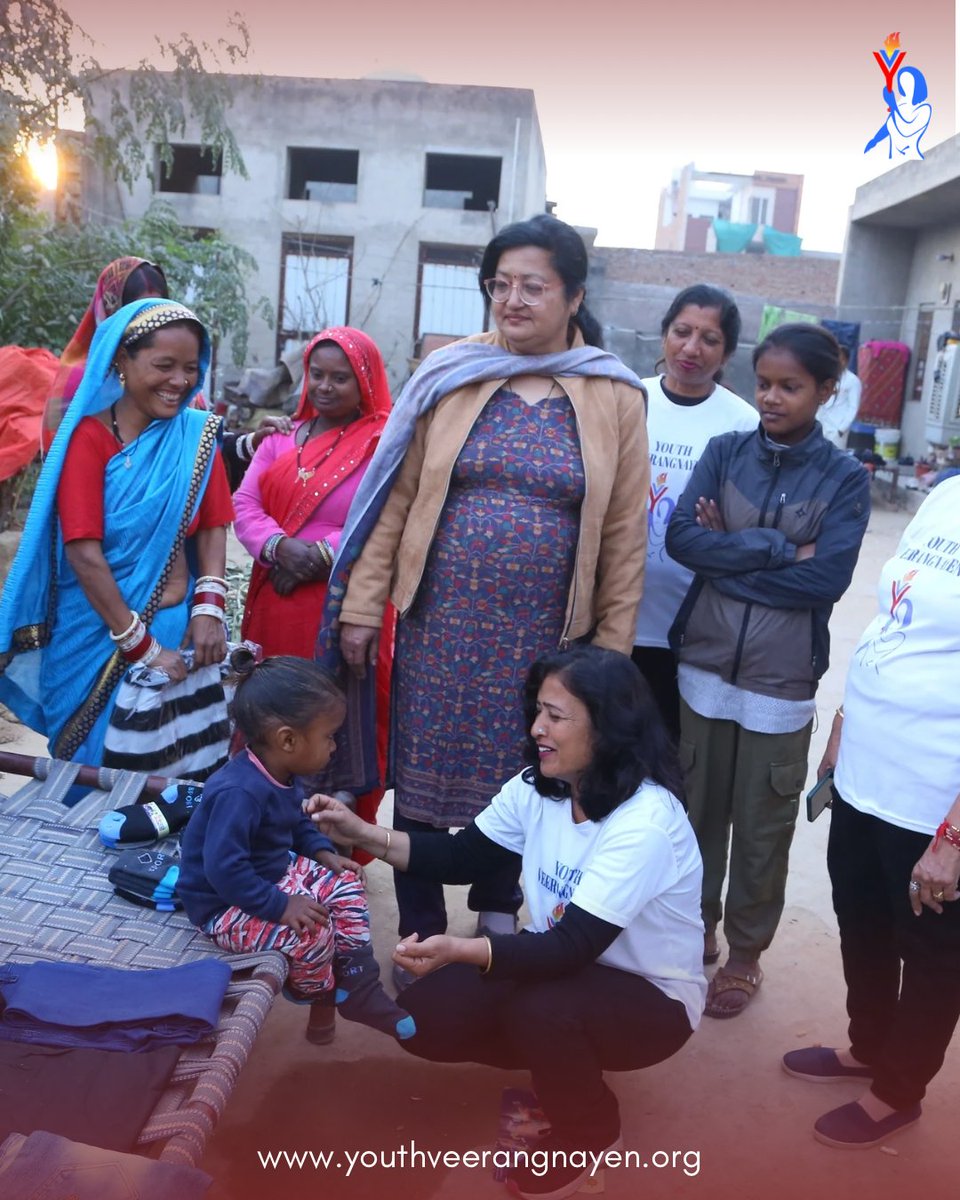 Yveerangnayen's tweet photo. In the chilly winter of Hanumangarh, a small act of care brought warmth to many lives.
Volunteers of Youth Veerangnayen stepped forward with winter clothes and compassion.
#YouthVeerangnayen #giftofwarmth #winterwear #WeCareForYou #sharingiscaring https://t.co/FNp872Exie