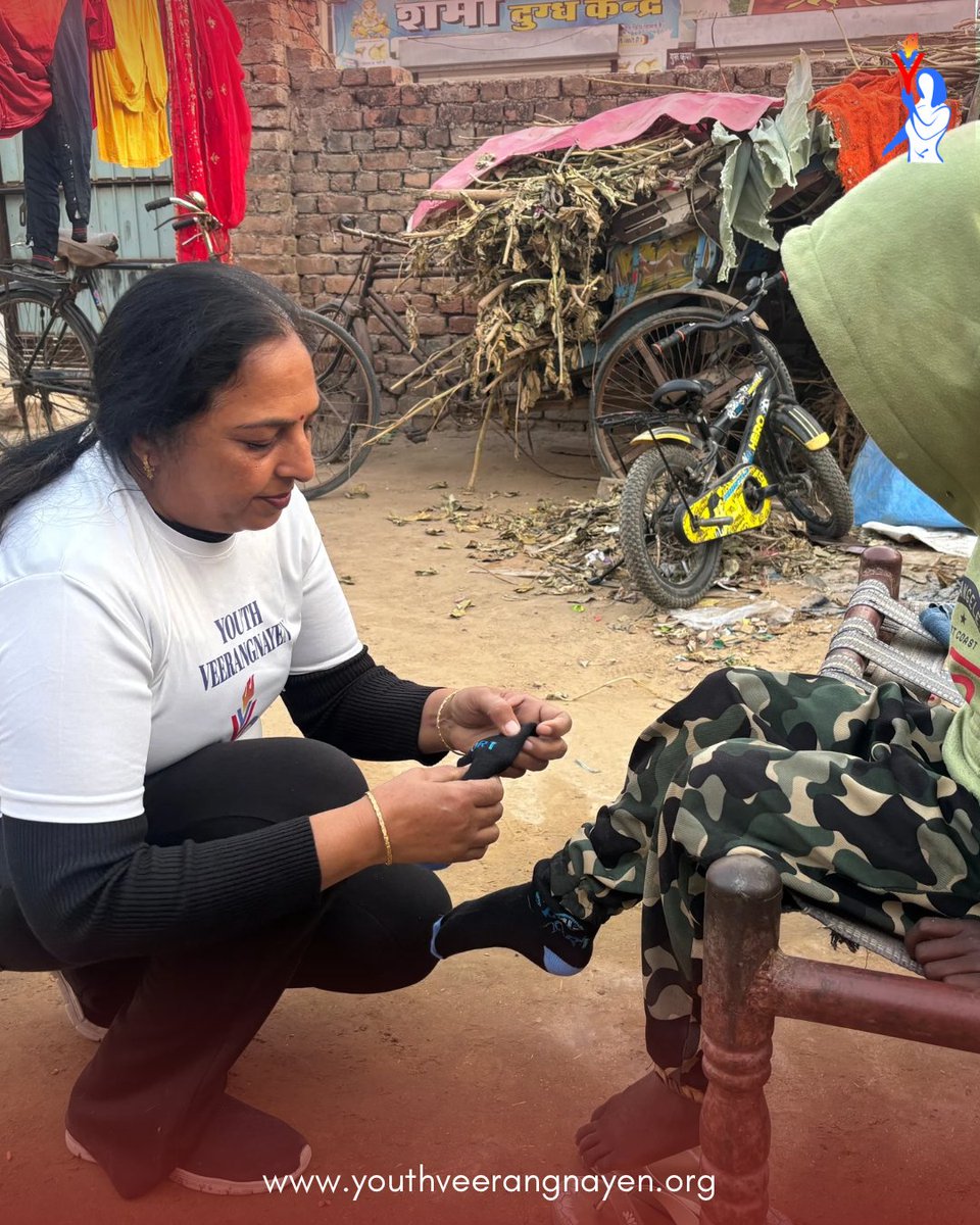 Yveerangnayen's tweet photo. In the chilly winter of Hanumangarh, a small act of care brought warmth to many lives.
Volunteers of Youth Veerangnayen stepped forward with winter clothes and compassion.
#YouthVeerangnayen #giftofwarmth #winterwear #WeCareForYou #sharingiscaring https://t.co/FNp872Exie