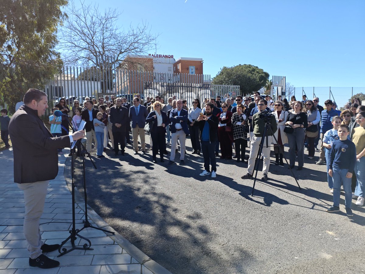 Desde los salesianos, hoy la inauguración del parque San Juan Bosco, en la ciudad de los niños con la presencia de autoridades, salesianos y asociaciones carmonenses. <a href="/CarmonaAyto/">Ayuntamiento Carmona</a> <a href="/JuanAvilaCARMO/">Juan Ávila Gutiérrez</a> <a href="/turismocarmona/">Turismo Carmona</a> <a href="/SalesianosEs/">Salesianos España</a>