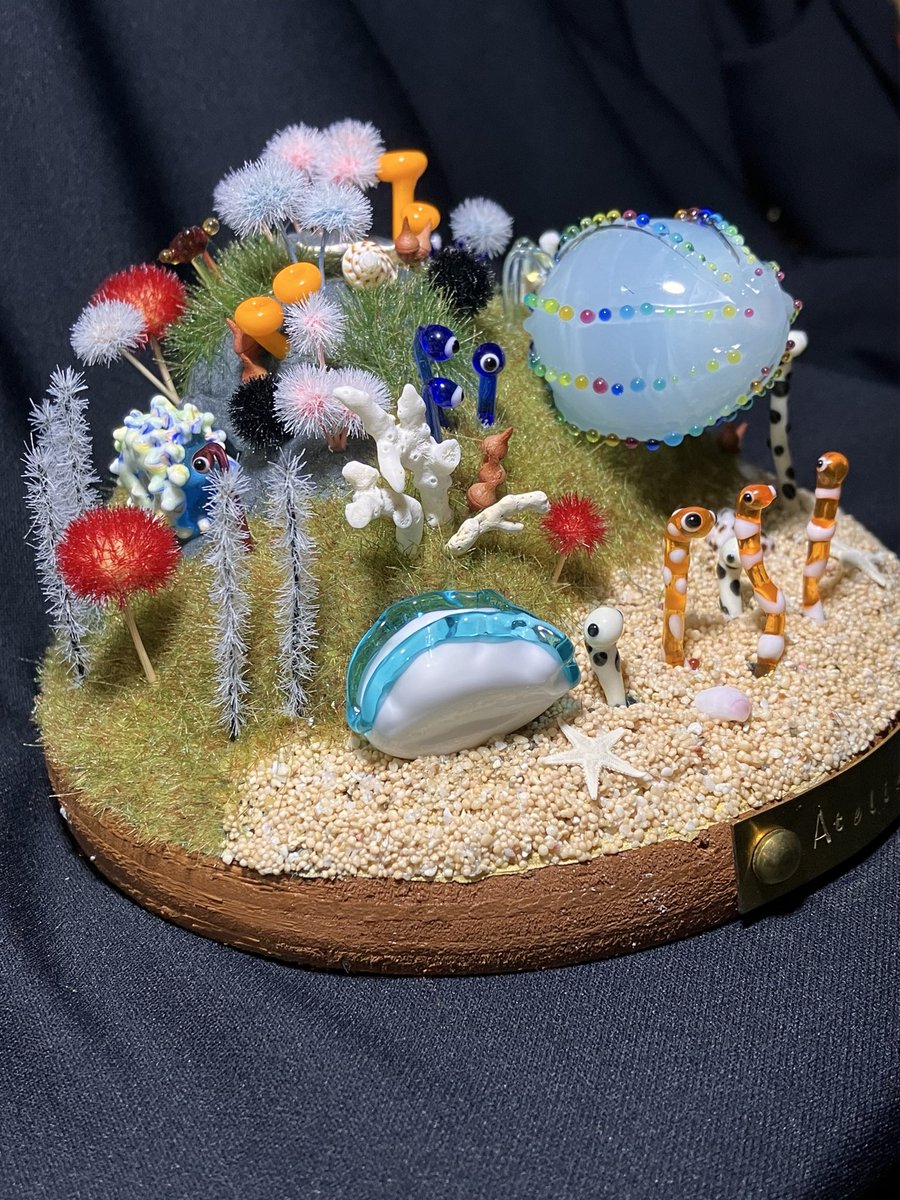 とんぼ玉の作品展が終わり、本日引取りました。

昨年の最優秀賞に続き、今年も優秀賞✨
優秀賞作品は1年間お店に展示されるので、展示用に預けていたイカと1年間展示された昨年のジオラマを持ち帰りました☺️

ジオラマの方は、アイドール東京に来れる方に差し上げます🙌
ご興味のある方はDMください😆