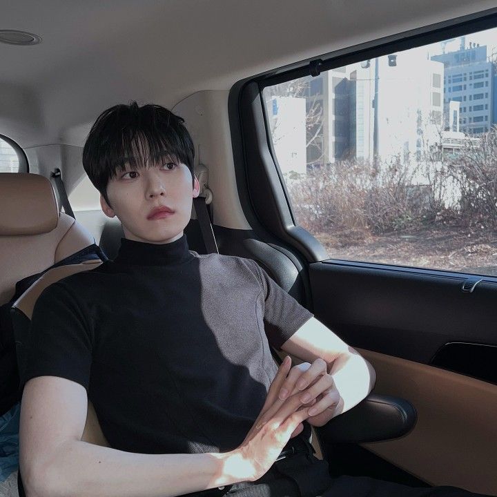 OneUsArMs's tweet photo. 🐰🐾

Hello

#KEONHEE #건희 https://t.co/jI0Hmyhf3N