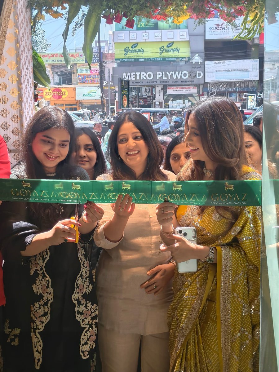 GOYAZ continues its rapid South India expansion with the launch of its 24th store at Dilsukhnagar. Premium silver jewellery, grand launch offers &amp; a world class shopping experience await

#RajendraKumarVemuluri
#RaviTejaVemuluri
#PriyankaVemuluri
 <a href="/GoyazJewellery/">Goyaz Silver Jewellery</a>
#GoyazJewellery