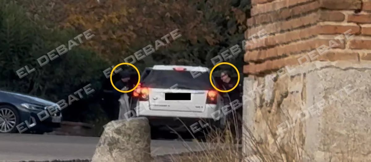 Visto la manipulación de la Policía, ahora se entiende de la conversación de Zapatero con su testaferro Julio Martínez antes de ser detenido, Zapatero sabía todos los pasos que se iban a dar.
Vergonzoso, espero que termine en la cárcel.