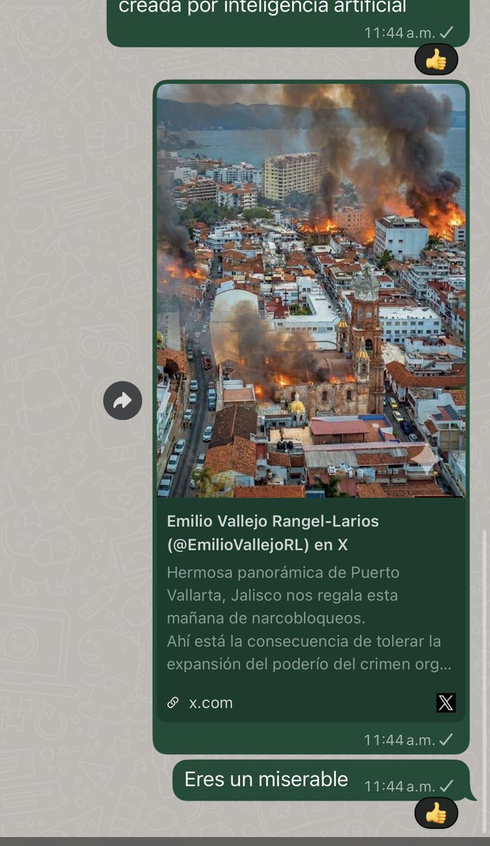 MemoJmzD's tweet photo. Tengo la desdicha de compartir clase con este imbécil que en una situación tan delicada, comparte imágenes que generan la histeria colectiva. Todo a costa de lucrar. 

De menos espero que tenga el valor de encararme y no se excuse como lo suele hacer aquí en las redes sociales. https://t.co/eEKnEJUOG4