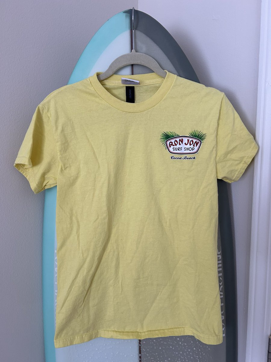 BHTAPy's tweet image. 断捨離してたらとっくに捨てたと思ってたVintage ロンジョン発見🏄‍♂️
絶妙な色褪せ系ライトイエローとバックプリントが日サロギャル男との相性抜群(過去形)
3,4枚目はこないだココアビーチで奥さんが買った同系色
#LOVEMACHINE
#RyanLovelace
#Ronjon