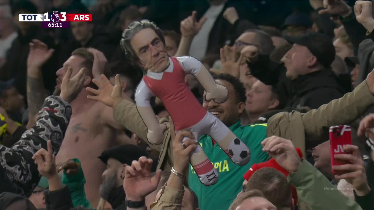 Thomas Frank in the Arsenal end at the North London Derby 😭