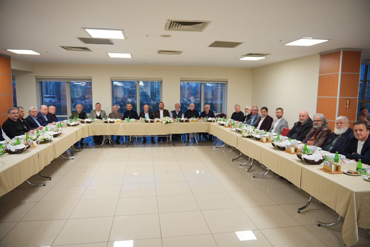 orfamder's tweet photo. Orman Fakülteliler Derneği (ORFAMDER) olarak 43. Geleneksel İftar Programımızda Ankara’da yaklaşık 700 meslektaşımızla bir araya geldik. Aynı sofrada vefayı, kardeşliği ve mesleki dayanışmayı bir kez daha paylaştık.
43 yıldır aynı heyecan ve aynı gönül bağıyla beraber yürüyoruz… https://t.co/nOJ5OOEEIt