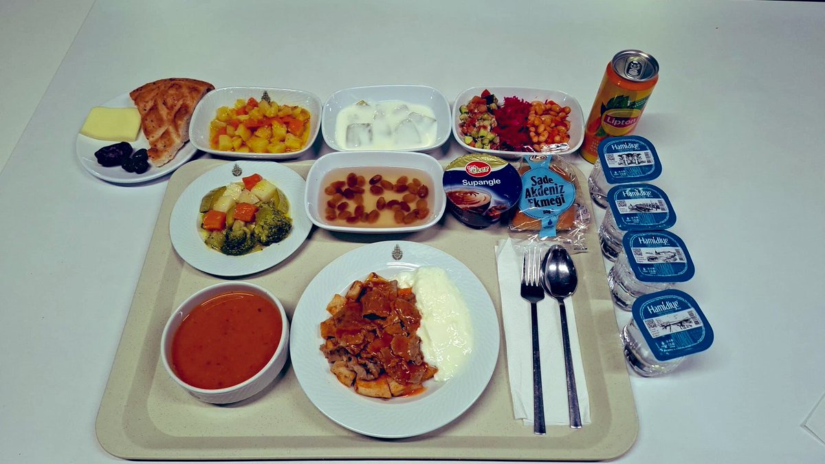 halkinbeledIye9's tweet photo. İBB öğrenci yurtları’nda öğrencilere verilen iftar menüsü sosyal medyada gündem oldu. https://t.co/zjnPuI5ALm
