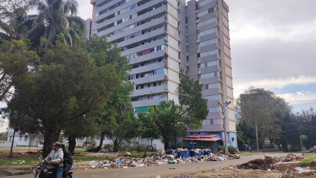 Mi barrio iba a ser la "ciudad del hombre nuevo" y ahora se ha convertido en "basurópolis"
#Cuba #SOSCuba #CubaColapso