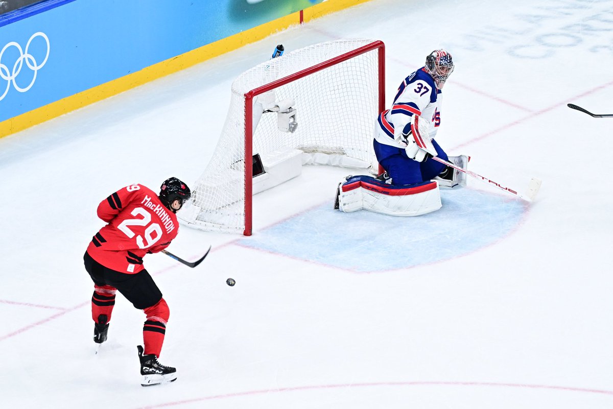 largekrash's tweet photo. @imacSportsnet Not sure I'd call that a semi empty net https://t.co/dZCnRw3Z7b