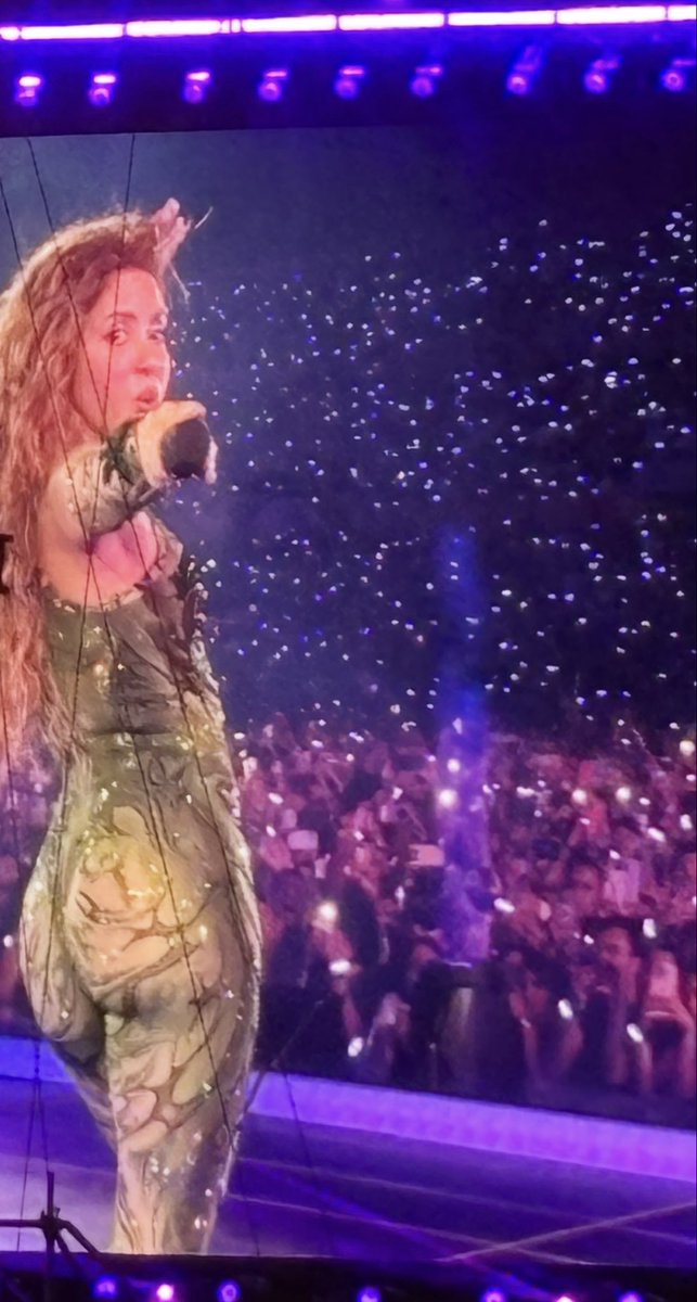 Extraordinario e innovador concierto #LMYNLWORLDTOUR  de <a href="/shakira/">Shakira</a> anoche en Tuxtla Gutiérrez. El Estadio Víctor Manuel Reyna lució abarrotado, como nunca antes, con la participación entusiasta del público que coreó todas las canciones. Gracias Shakira por brindarnos tu bello arte