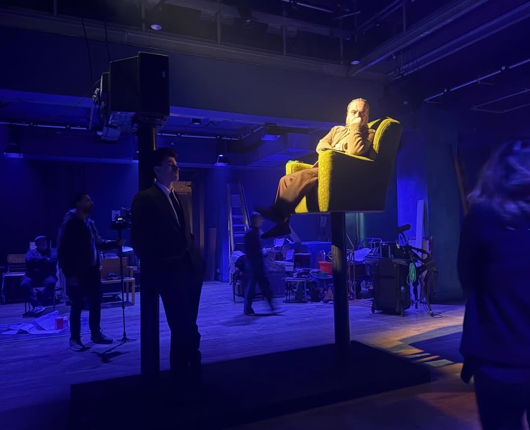 UpdatesDunn's tweet image. Jake Dunn with Dana Haqjoo by Leslie  Travers (costume and set designer) 

Incredible set design with the 80’s aesthetic and all the world built around the whole Royal Exchange, great work.