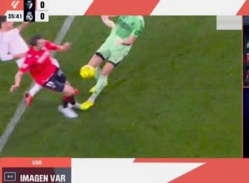 4 images, ils n’ont sifflé penalty que sur une seule. Devinez laquelle ?