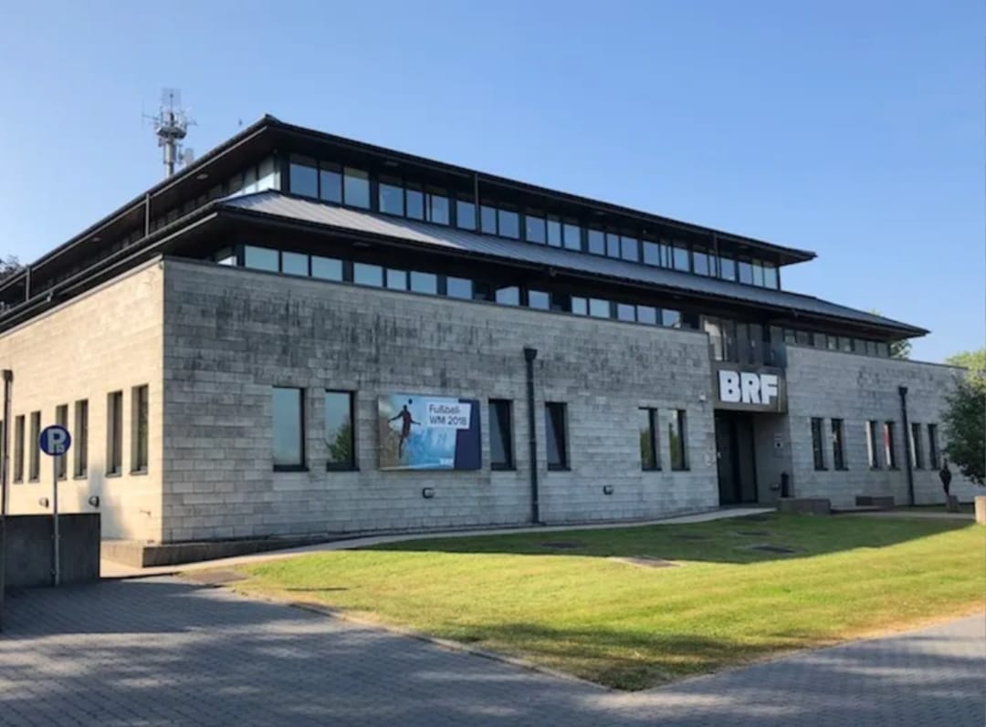 Un amistoso abrazo para los compañeros de <a href="/BRFbe/">BRF</a>.

#Euromag347