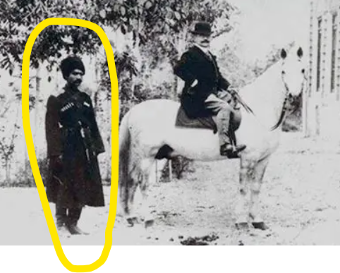 سوم اسفند، سالروز کـودتای سیاه انگلیسی است که رضاخان را بر مردم ایران تحمیل کرد. این واقعه نه یک تغییر ملی، بلکه طرحی استعـماری برای نصب یک دیکـتاتور چکمه‌پوش و حذف آزادی‌خواهان بود.
#نه_شاه_نه_شیخ