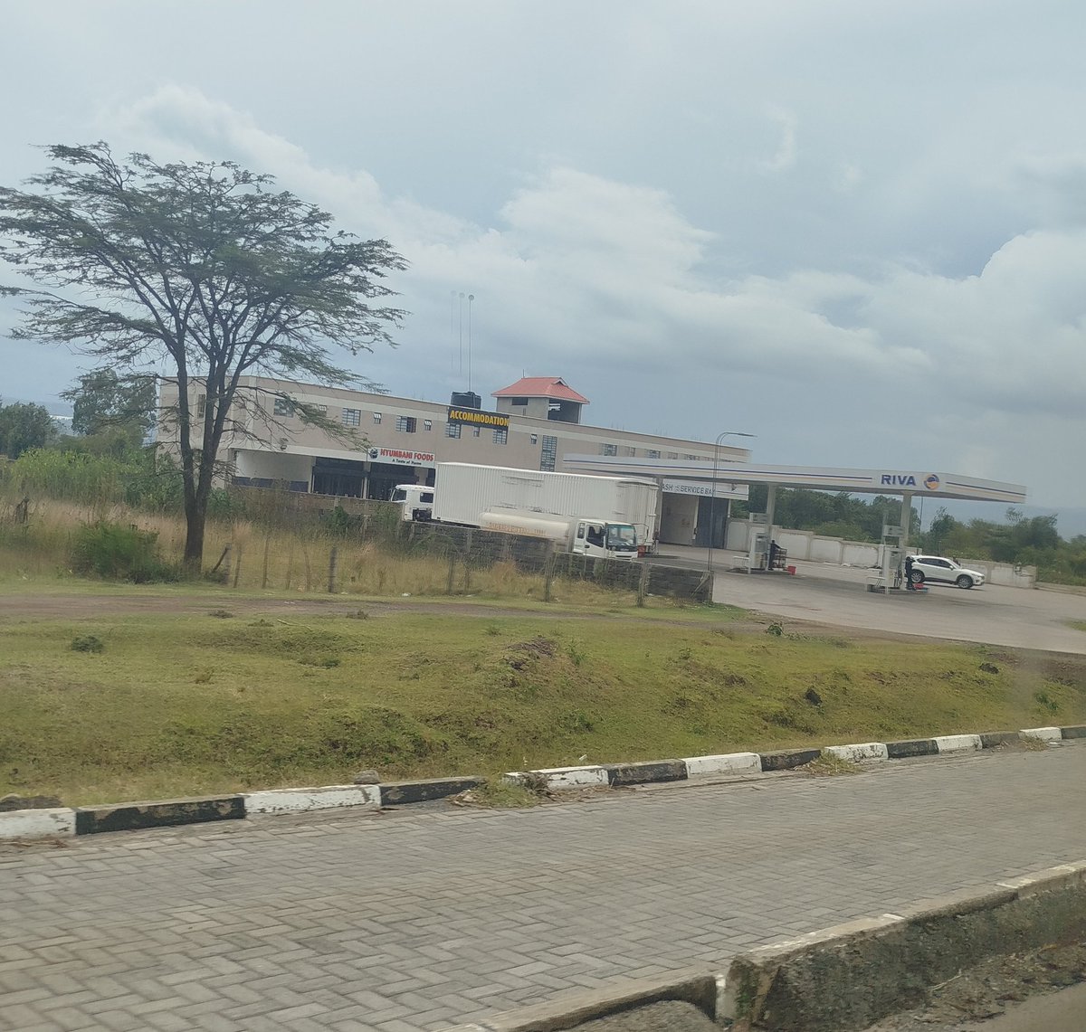 SangKip4's tweet image. I  always ask myself about  hizi petrol station ziko along Nakuru - Highway highway wanapata ROI kweli ?