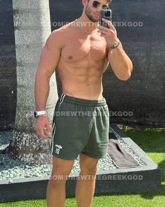 DrewTheGreekGod's tweet image. No days off. Ever. You good? #SundayFlexday #MensPhysique #Consistency #Gym #Fitness