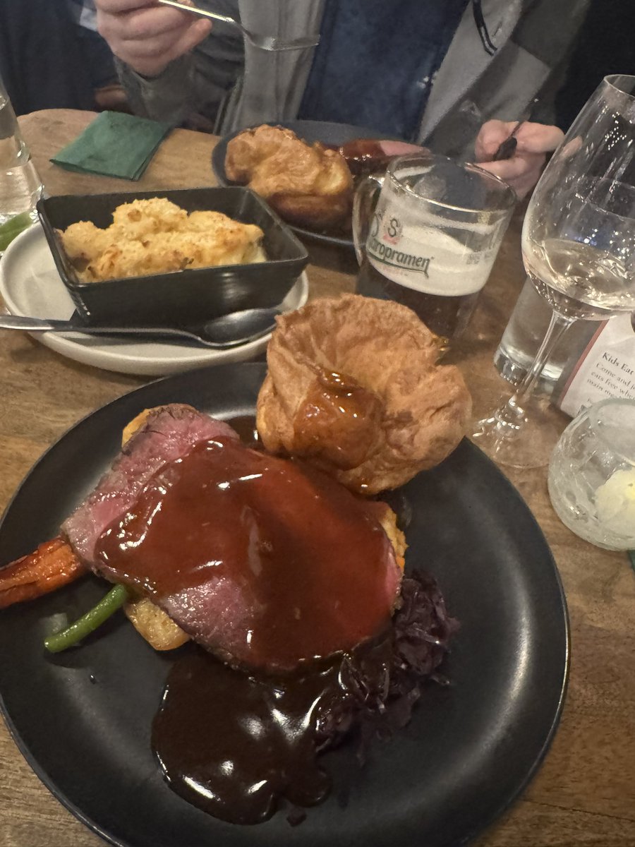 LauraKent91X's tweet photo. sunday well spent after a weekend of nights 😋 https://t.co/NBYsrIZoFZ