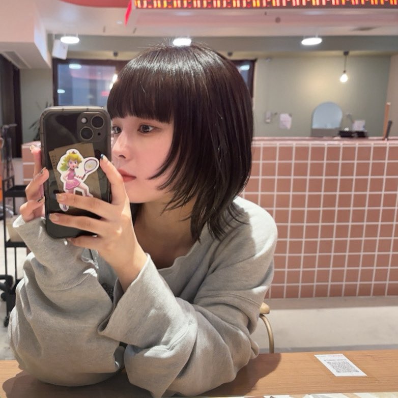 _07020919's tweet photo. 今の安定したお仕事はきっと長い目で見たら正解なんだろうけど、どうしても好きなお洋服着て好きな髪色髪型で好きなネイルしてゆる〜く働いていたフリーターに戻りたいと常に思う🙂‍↕️生きるのむずかしい https://t.co/wDvszAjyLu