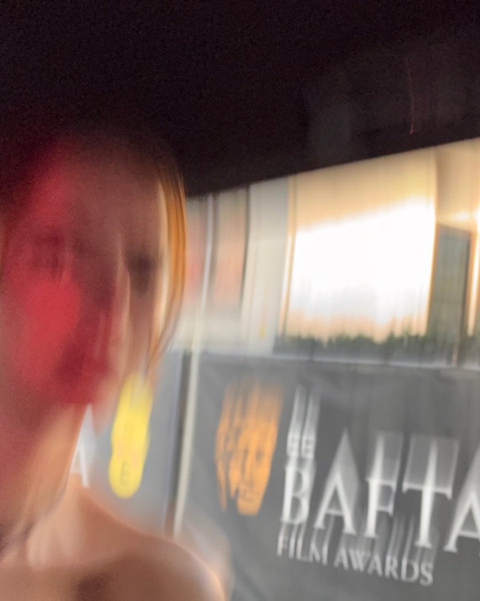 love this new tradition of yorgos lanthimos taking blurry pictures of emma stone on their way to award ceremonies