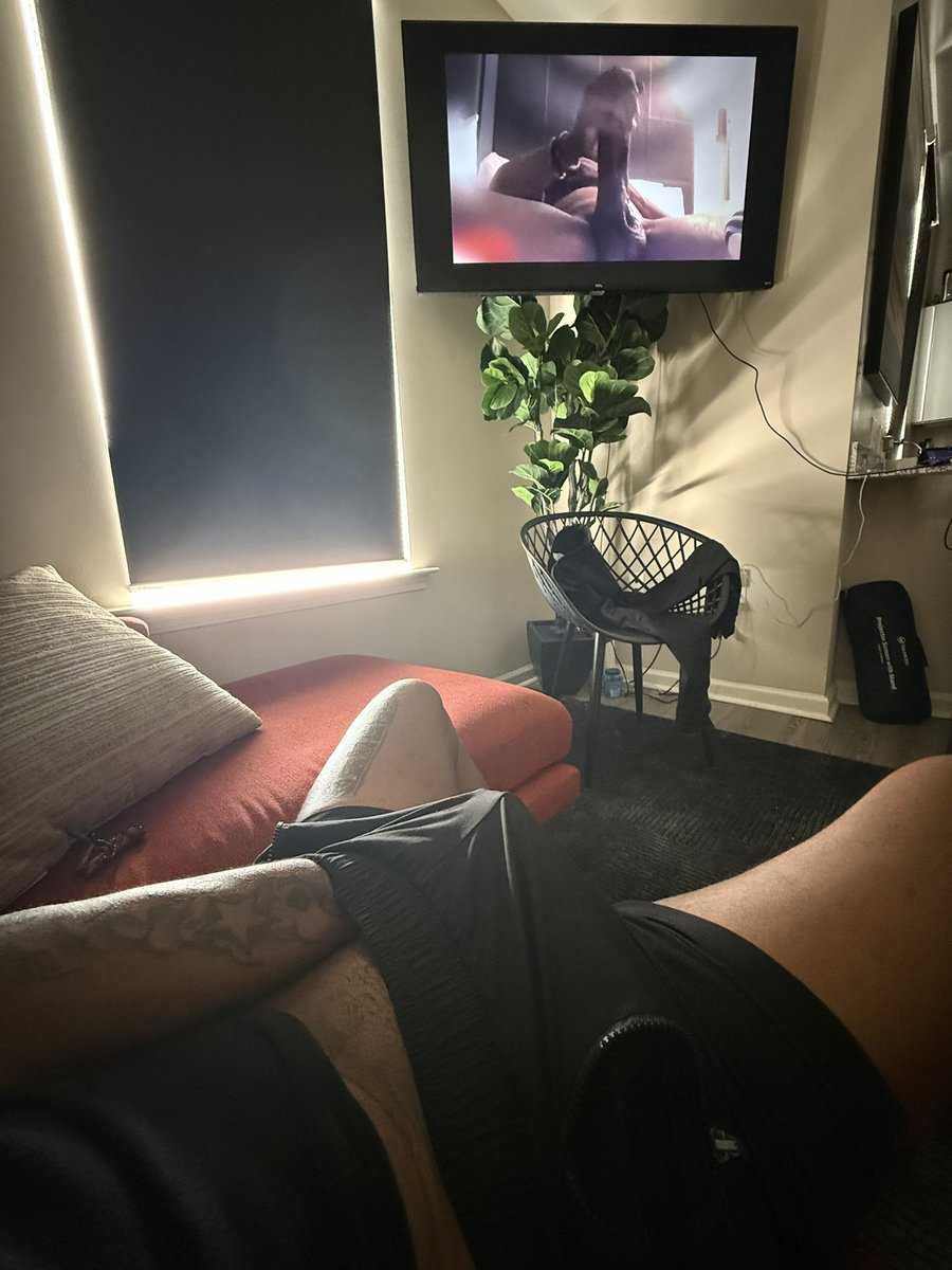 CartierB8torbae's tweet photo. It be days like this where I wish I had me a consistent b8 bro to just lay back, stroke edge, milk and jack each others meat until we ready for our dicks to release nut everywhere🥺. #atlb8 #b8tor #batebro #b8te #atlbatebro https://t.co/dU7eLuC4LW