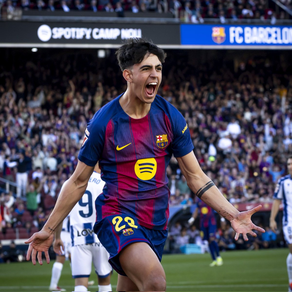 نادي برشلونة tweet media