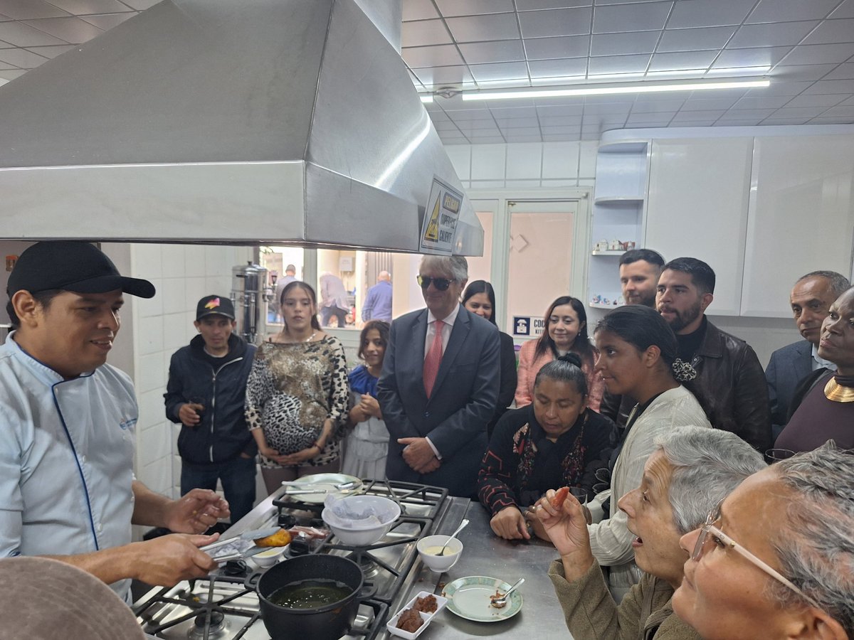 Con profundo orgullo inauguramos las nuevas instalaciones, un espacio para servir mejor a nuestra diáspora y fortalecer la amistad y cooperación.
Nos acompañaron +170 personas, diáspora, representantes diplomáticos y aliados estratégicos. Nuestra diáspora feliz.