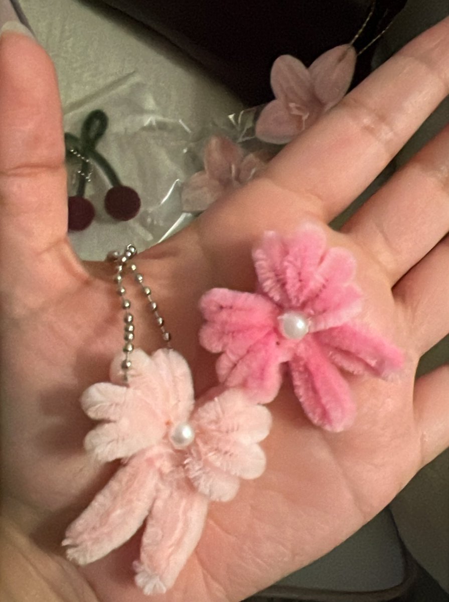 فــيلار tweet media