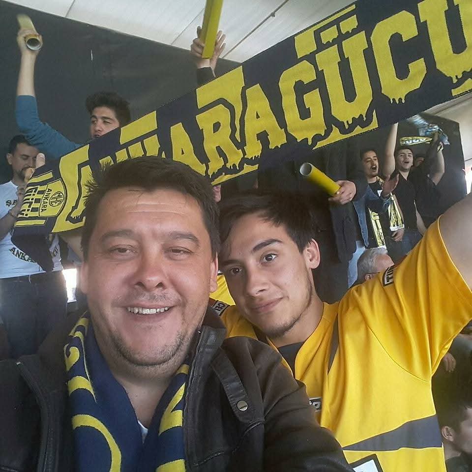 Yıllar önce since1910. net forumlarda Gazili01 nicki ile tanımıştık Birol abiyi. Anti-X zamanı neredeyse her maç beraberdik. Maâlesef bugün Birol abiyi Birol Keskin'i kaybettiğimizi öğrendik. Mekanın cennet olsun güzel insan. Toprağın bol olsun