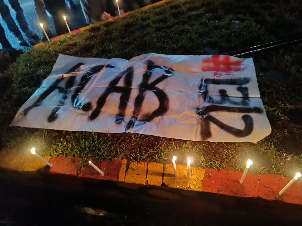 Rest in power, Arianto

Semoga esok, lusa, dan seterusnya tak ada lagi tangis orang tua yang harus jatuh karena anaknya tewas begitu saja tanpa keselahan apapun. Doa-doa tak luput juga dipanjatkan kepada korban lainnya yang hingga hari ini masih menanti keadilan. 

A.C.A.B