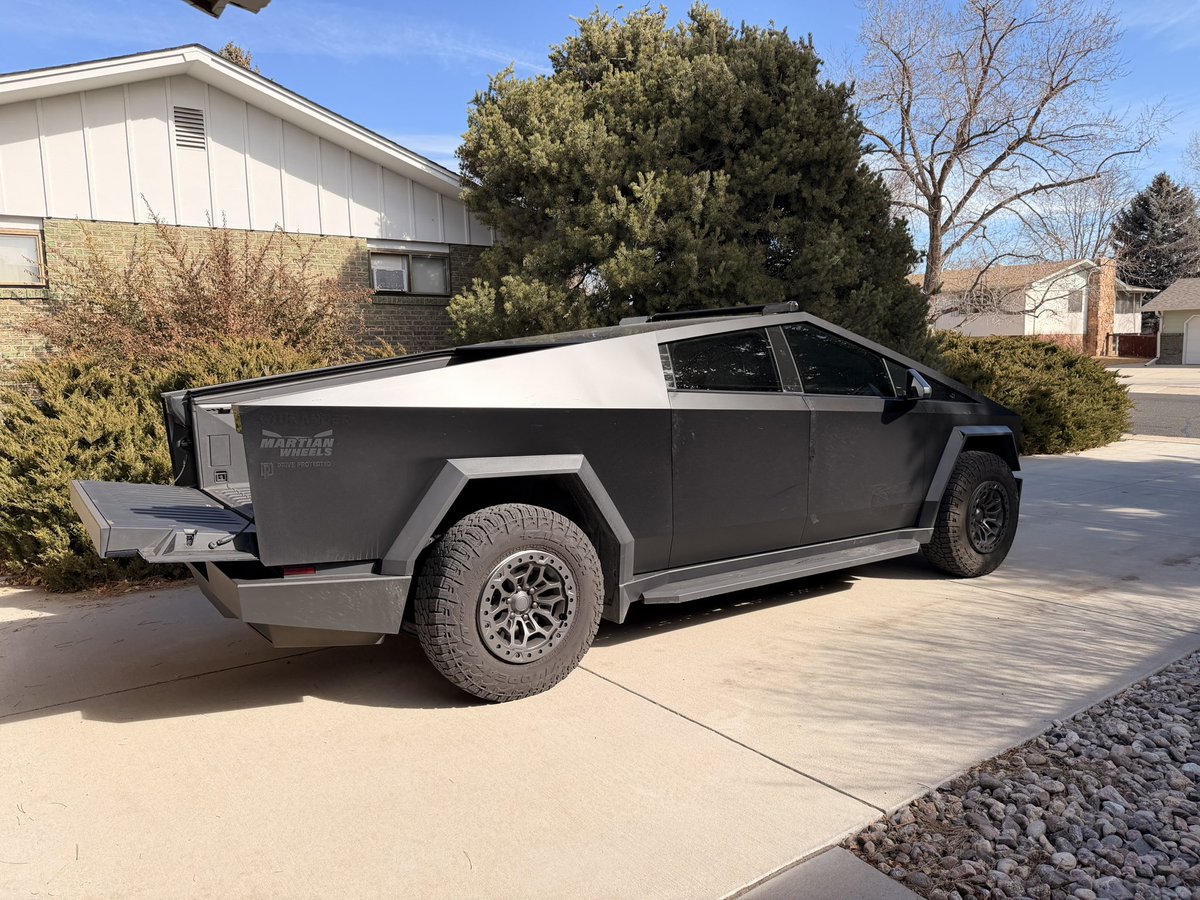 Dan from Spotted Model: Cars & Tech tweet media