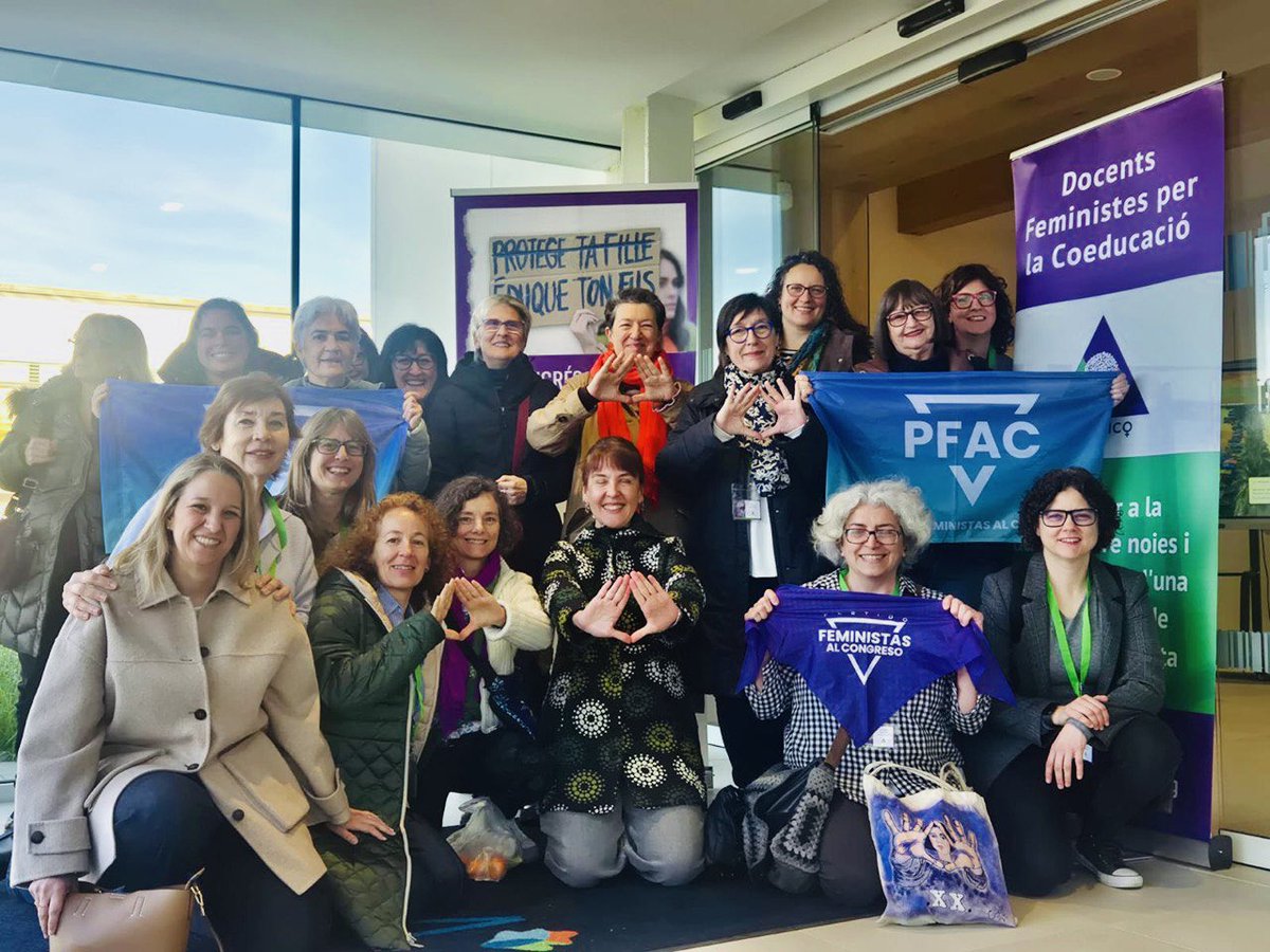 Finaliza el Congreso de <a href="/DoFemCo/">Docentes Feministas por la Coeducación</a> y nuestras compañeras del PFAC han estado allí presentes, defendiendo una coeducación real que no borre a las mujeres ni a las niñas de las aulas.
¡Gracias por este espacio de formación y resistencia feminista! ✊💜
#Dofemco #Coeducación #PFAC